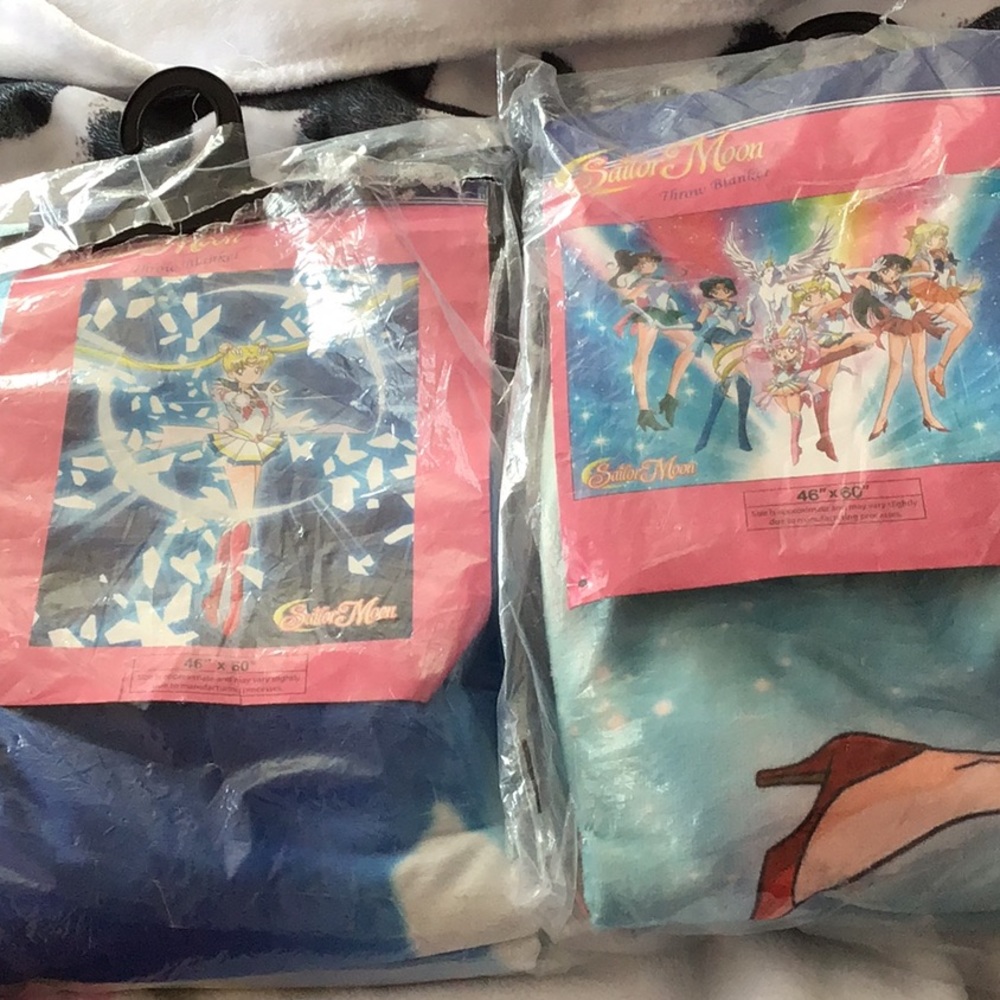 2 sailor moon throw blankets